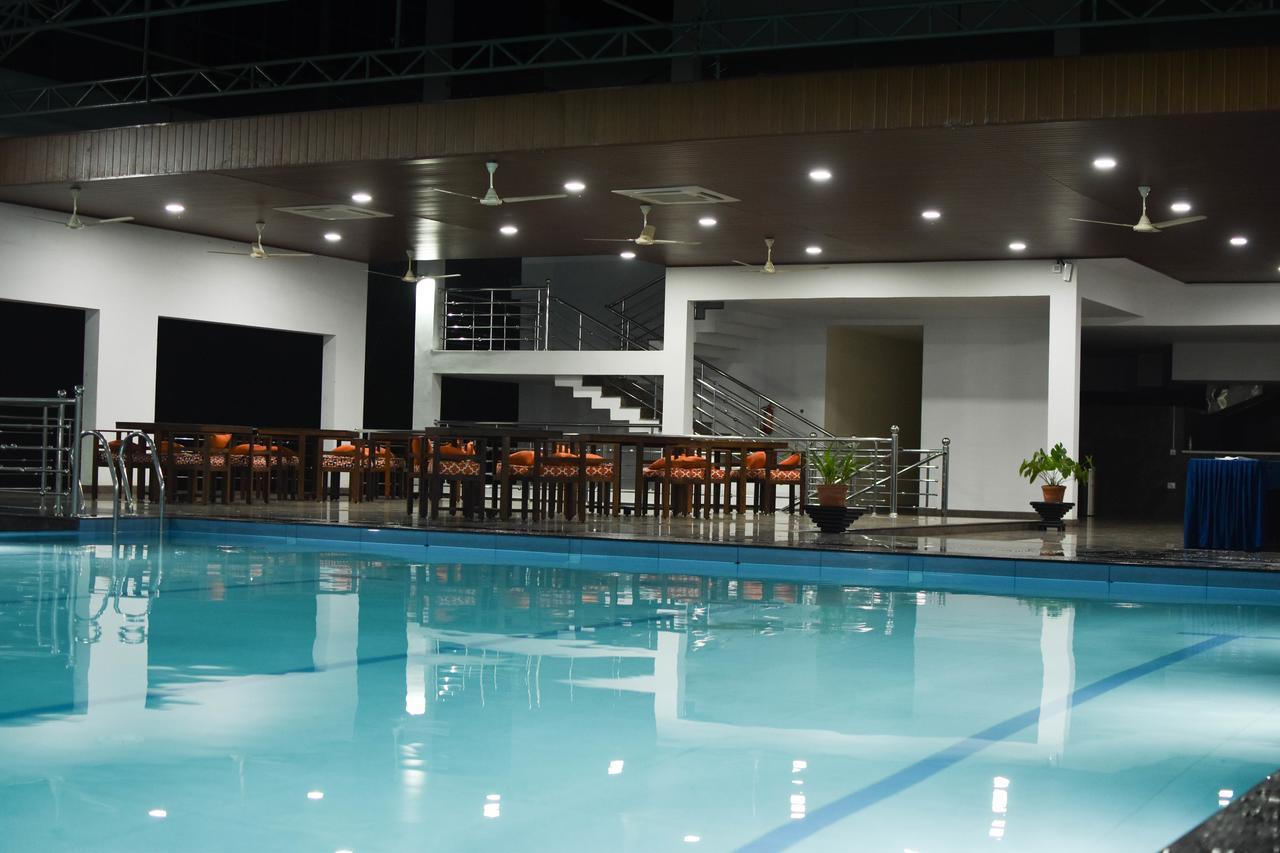 Kohinoor Hotel Alwaye Buitenkant foto
